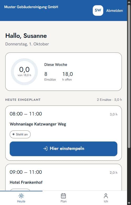 Startansicht der Mitarbeiter-App mit Wochenstunden, den heutigen Einsätzen und der Schaltfläche Hier einstempeln